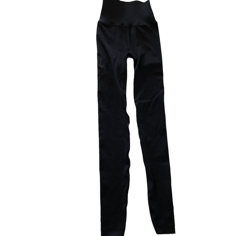 Black Fabletics athletic leggings